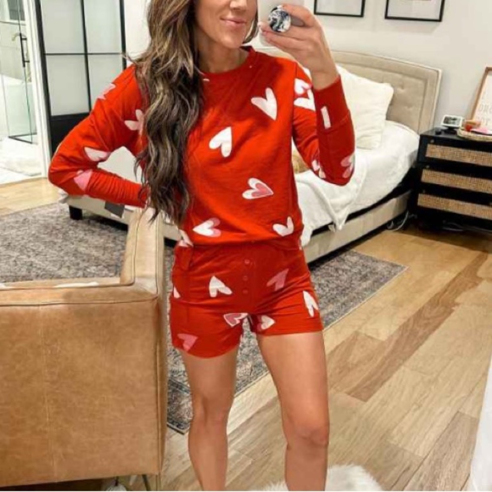 Valentine’s Day pajama set! Super cute, worn once and very soft+comfortable!